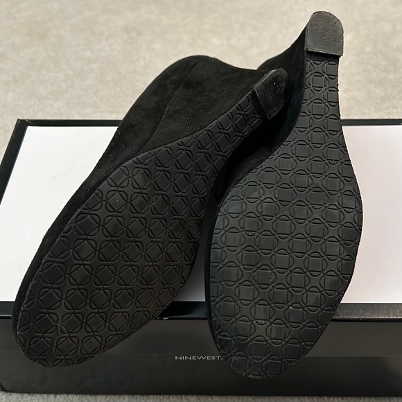 Nine West Suede Pumps - Picture 7 of 7